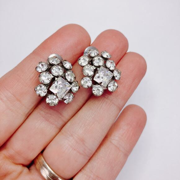 VTG 1950s Rhinestone Cluster Clip-On Earrings, Mid-Century Sparkle, Silver Tone - Picture 4 of 12